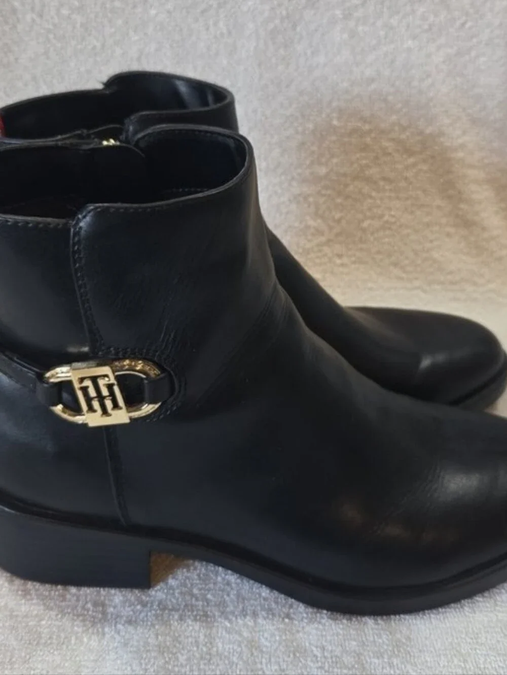 Like New Size 9 Tommy Hilfiger Black Leather Boots